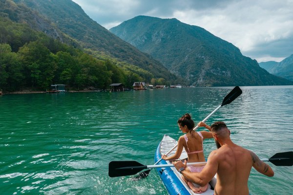 Come insegnare a un cane di razza Beagle a viaggiare in auto senza stress?