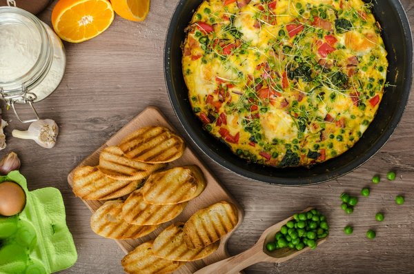 Come si realizza una frittata di patate con cipolla di Tropea Caramellata?